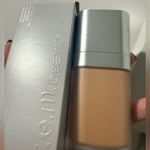 R.e.m beauty Sweetener Foundation - Medium 5N